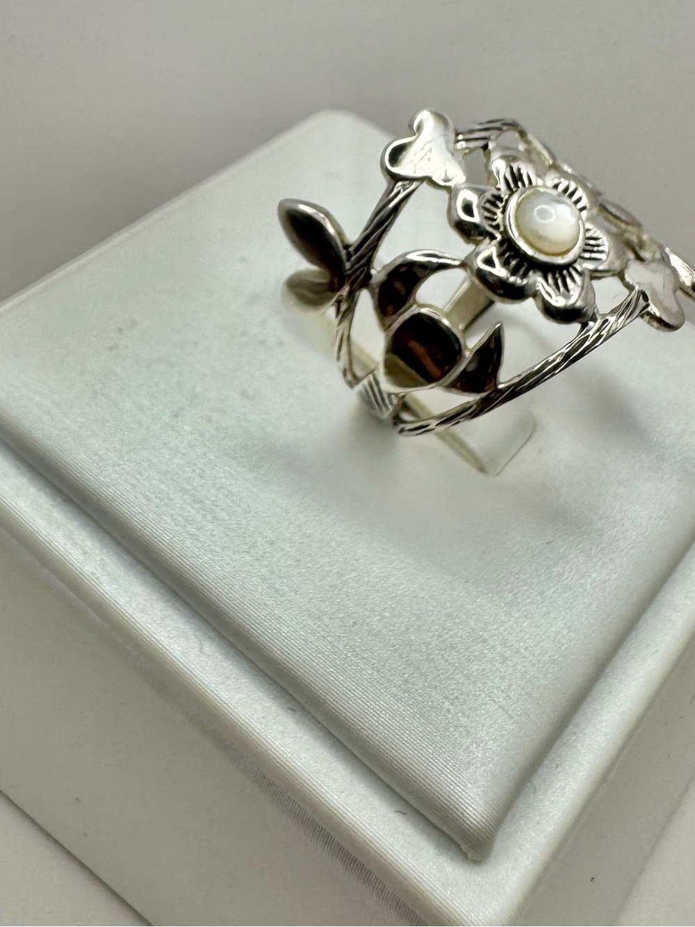 925 Silver Open Floral Ring with Moonstone Accent Size 9
